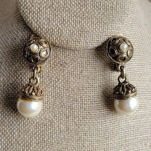 Vintage 80s Ginnie‎ Johansen GJD Clip-on Earrings Faux Pearl Etruscan Statement